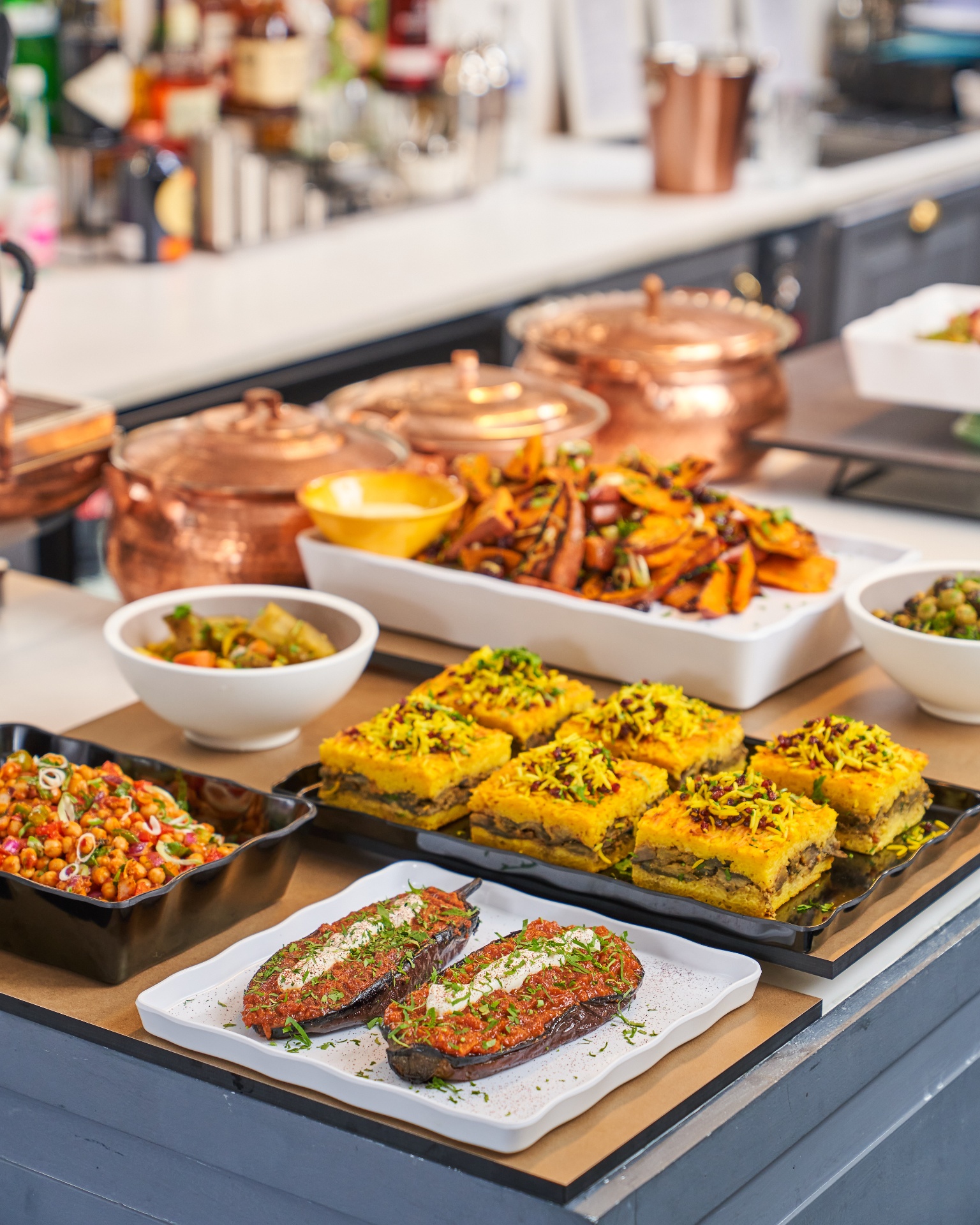 Buffet professionnel et plats de présentation pour l'hôtellerie et le retail alimentaire